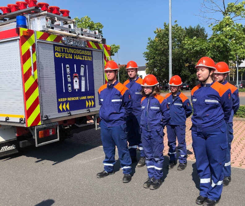 Aufstellung Jugendfeuerwehr beim Kreisjugendfeuerwehrtag in Seligenstadt